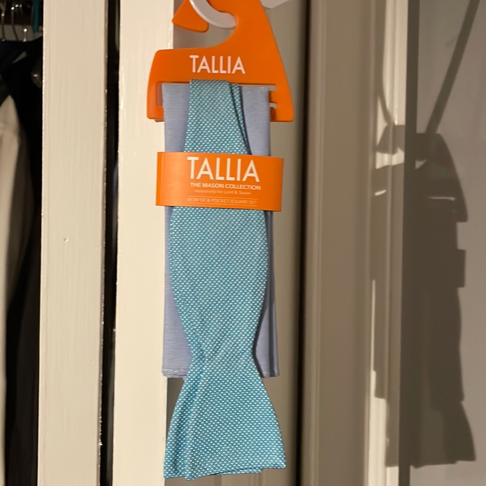 Tallia Blue Bow Tie and Pocket Square